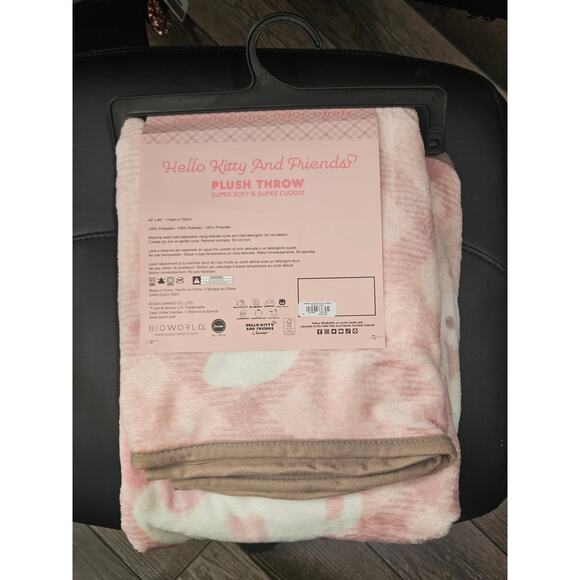 Bioworld Sanrio Hello Kitty Friends Latte Fleece Plush Throw Blanket 45x60" New - Picture 2 of 2